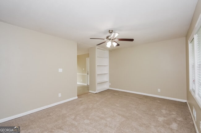 Foto del edificio - 464 Pinecrest Dr