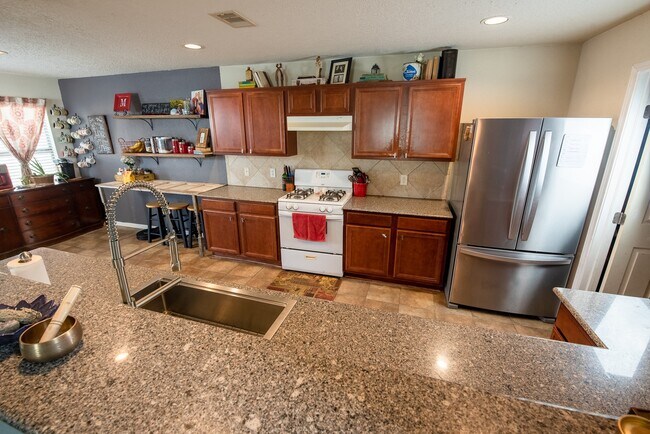 Foto del edificio - 19542 Bold River Rd