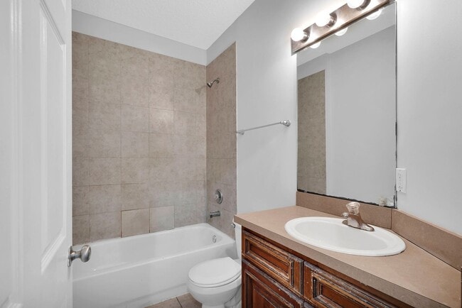 Building Photo - Charming 3 BR Home in Jacksonville, FL