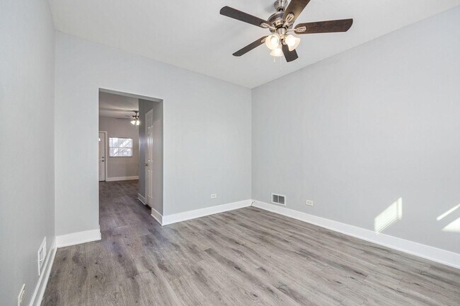 Foto del edificio - 4416 W Armitage Ave