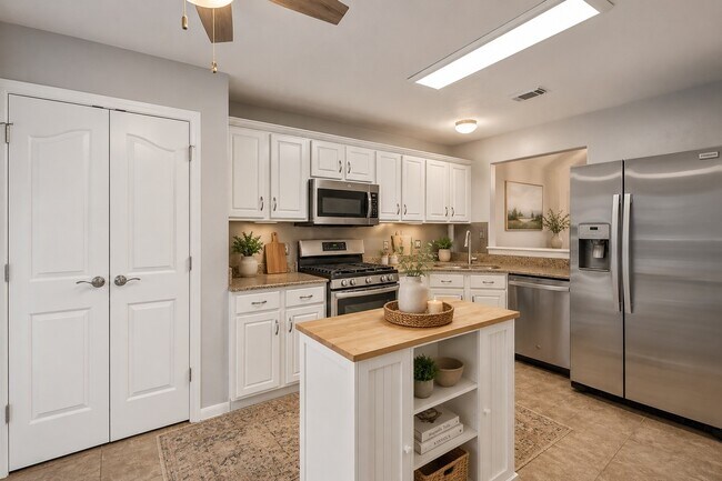 Foto del edificio - 2923 Goldspring Ln