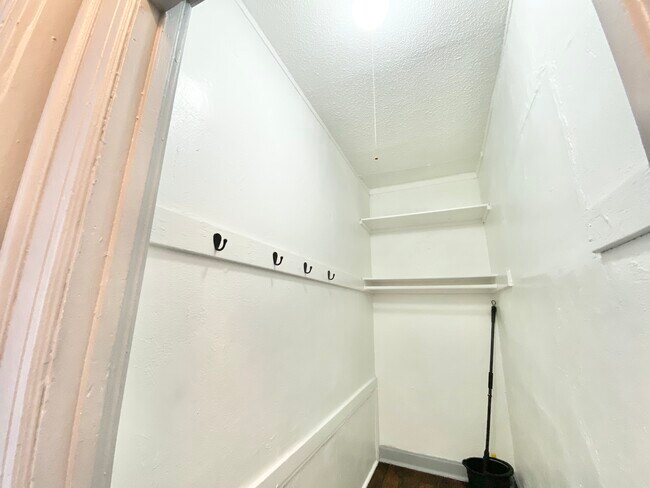 Building Photo - 1503 W Adams Blvd