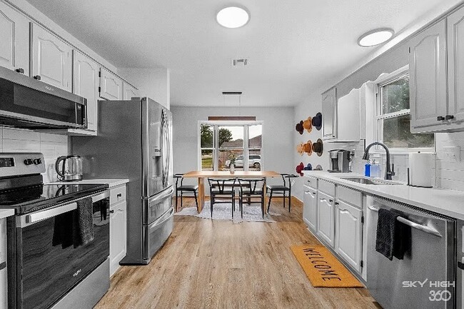 Building Photo - 3829 W Gardenia Dr