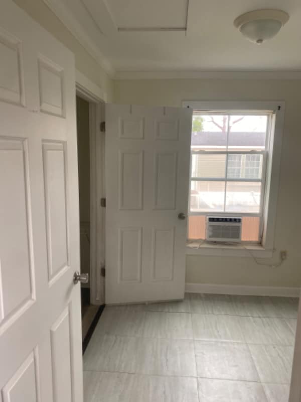 Building Photo - 5635 Leon St