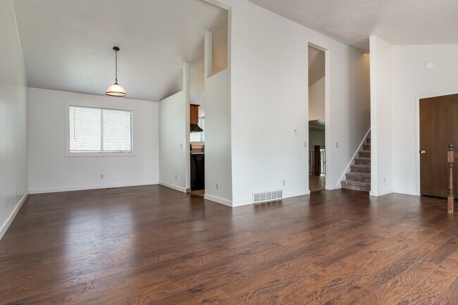 Building Photo - 9896 Wimbleton Dr