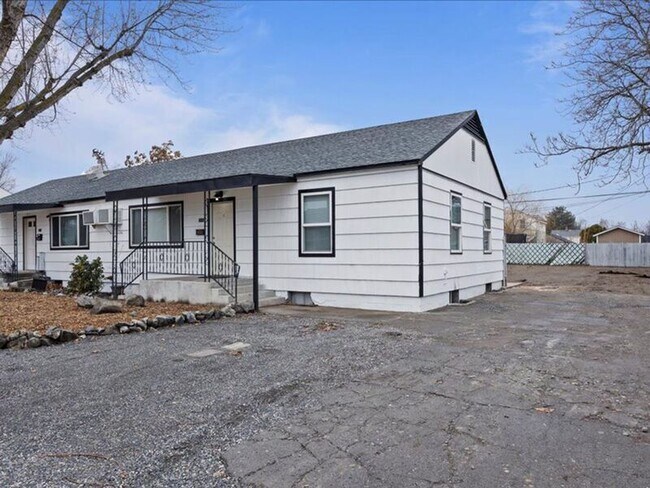Building Photo - 1319 Mahan Ave