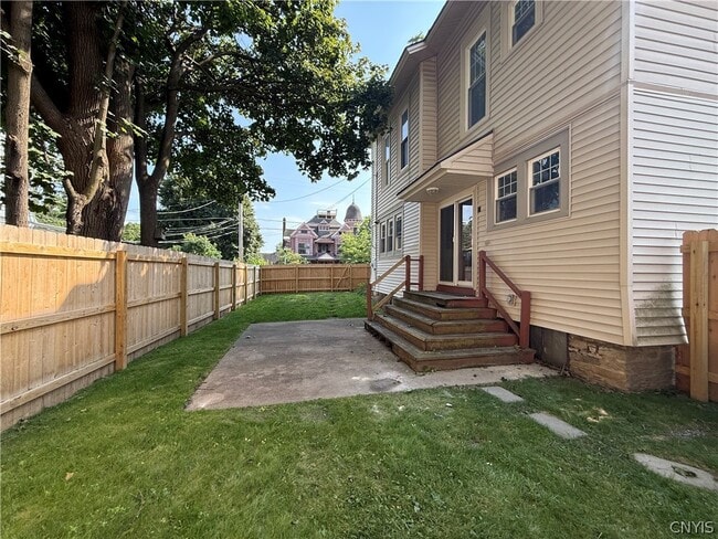 Building Photo - 203 Keyes Ave