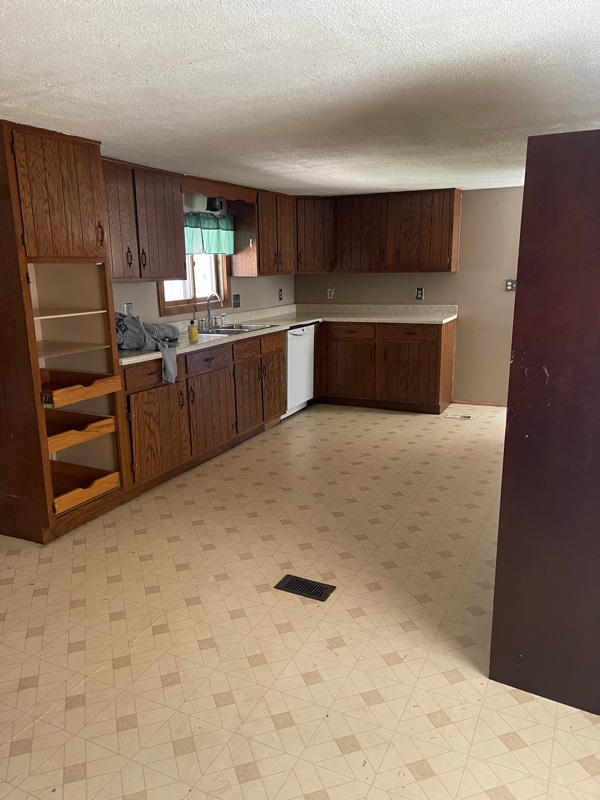 Building Photo - 580 S Lincoln St