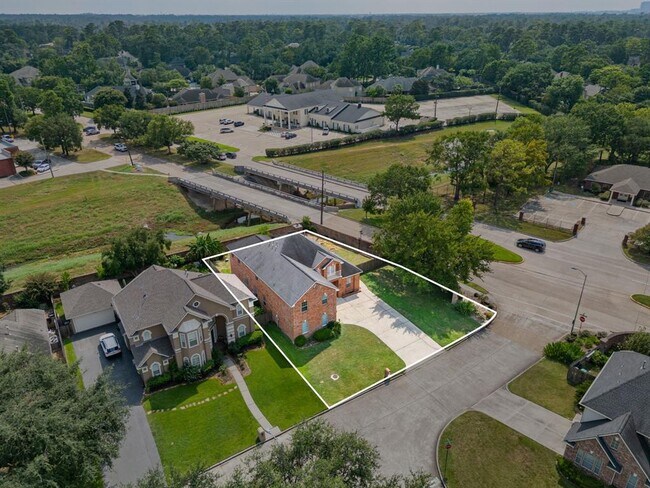 Foto del edificio - 8227 Landau Park Ln