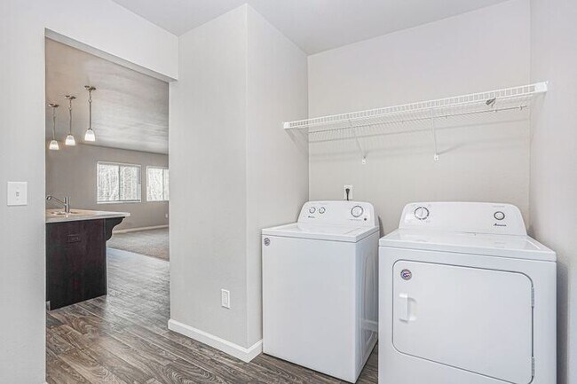 Building Photo - 3300 Hill Hollow Ln