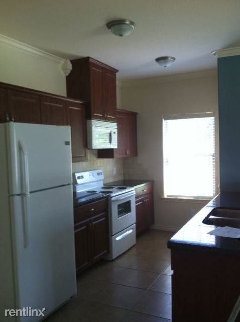 Foto del edificio - 3 br, 3 bath Duplex - 4438 Reveille Rd