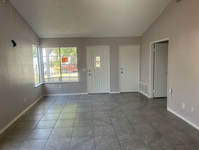 Foto del edificio - 3 Bedroom 2 Bathroom Home in Hemet