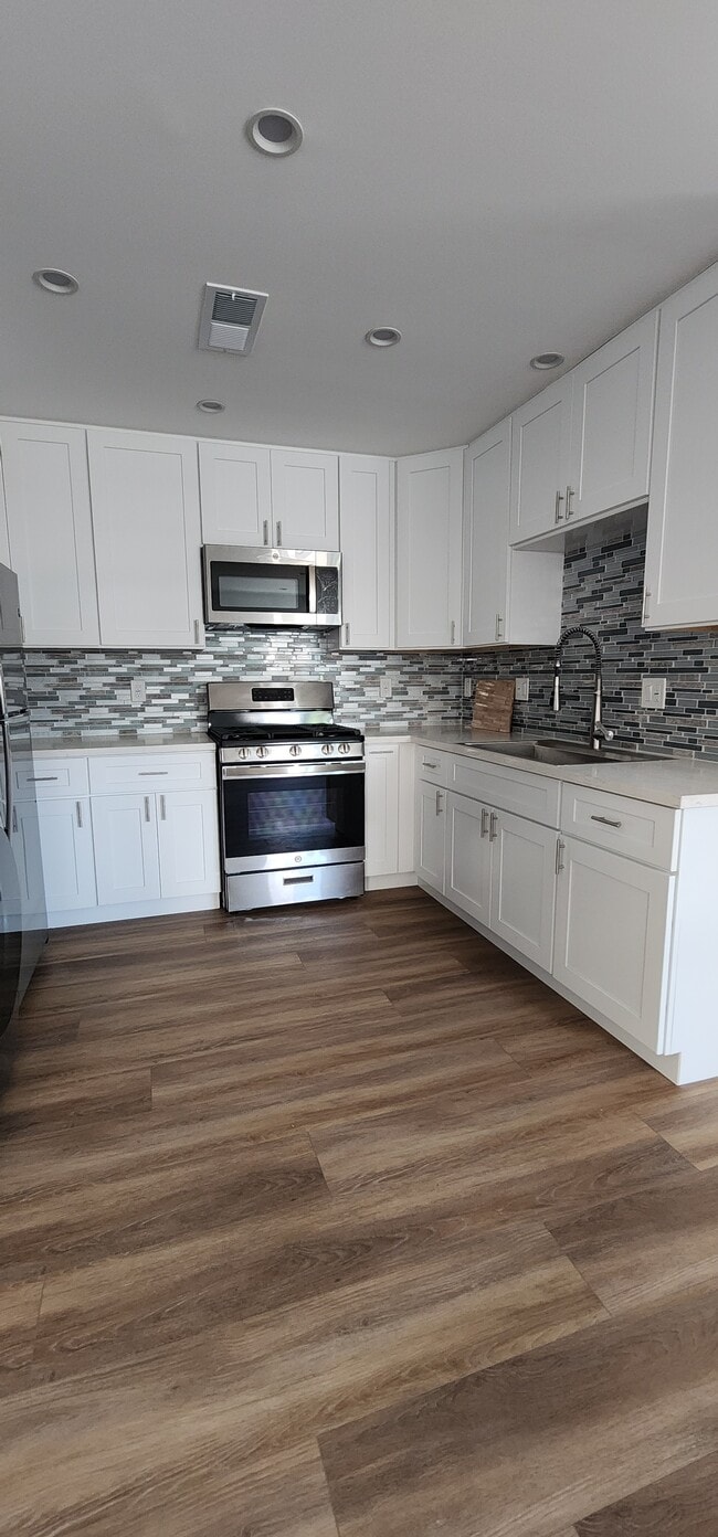 Foto del edificio - 2752 Thurman Ave