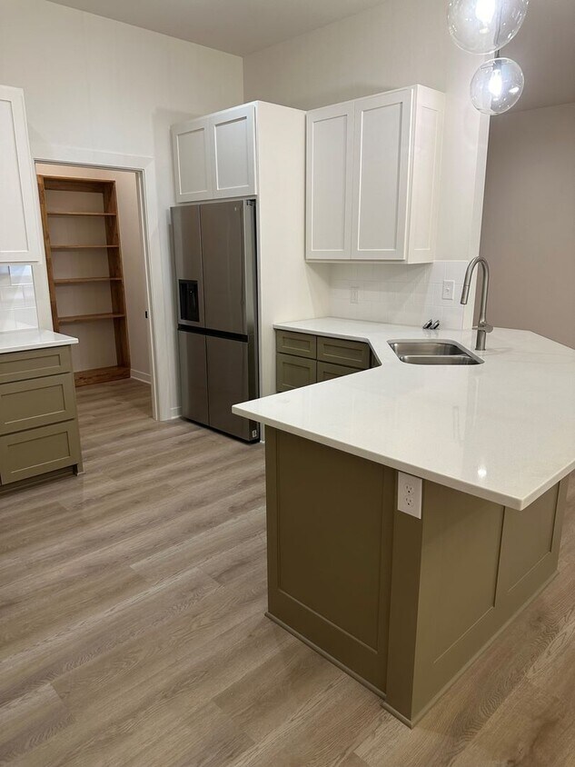 Foto principal - 2-bedroom 2 bath luxury apartment housing