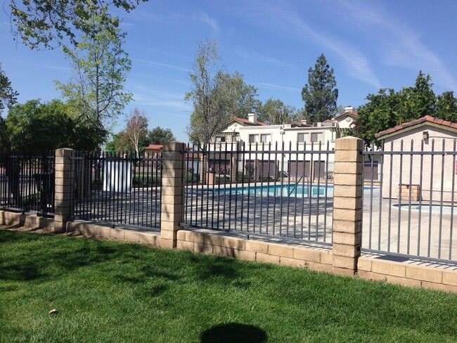 Building Photo - Beautiful CONDO for rent ! Shady Oaks Dr.!!!