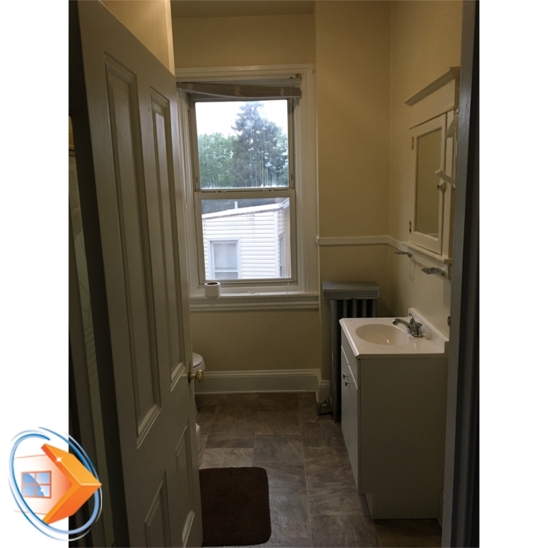 bathroom - 424 W 4th St