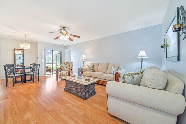 Building Photo - ** 2/2 First Floor Condo ~ Cross Creek ~ Renovated!