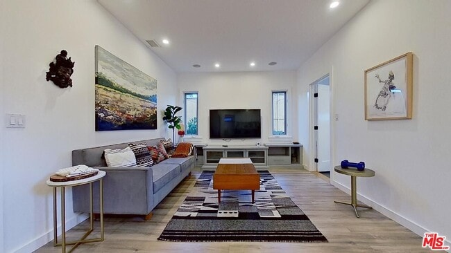 Building Photo - 2229 Oak Glen Pl