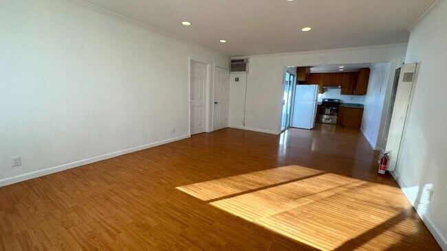 Foto del edificio - 524 Sanders Ave