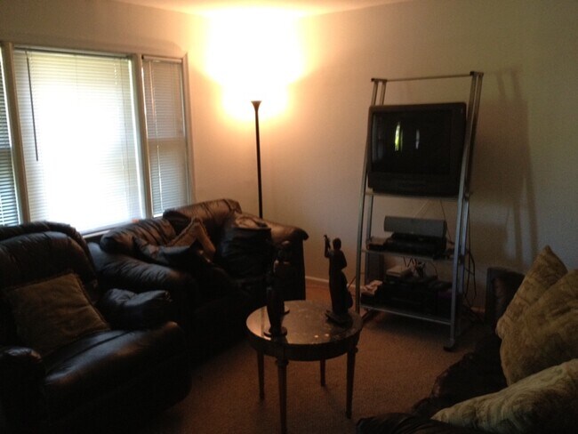 Building Photo - 17 Wright St