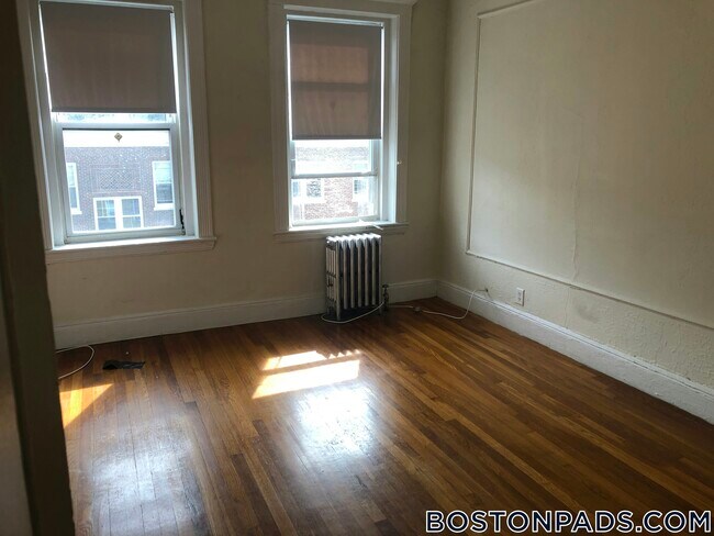 Building Photo - 4-8 Vinal St