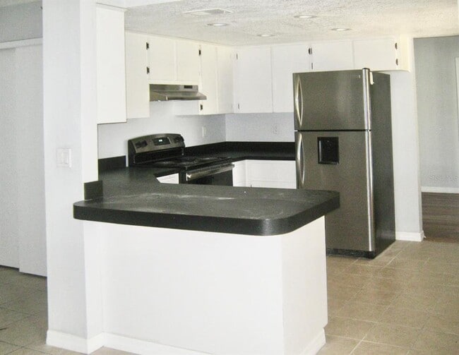 Building Photo - 4398 Plumosa St