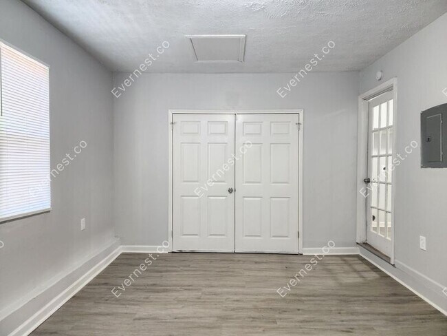 Foto del edificio - 3849 Skidmore Dr