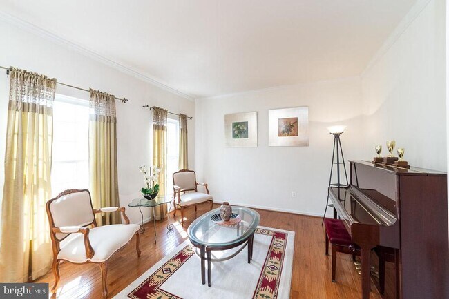 Foto del edificio - 2944 Edgelea Rd