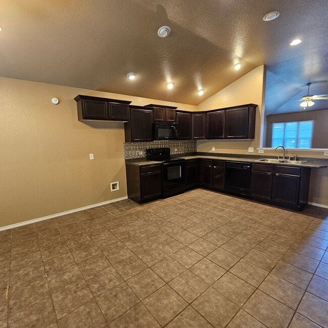 Foto del edificio - 9303 Lamar Ave