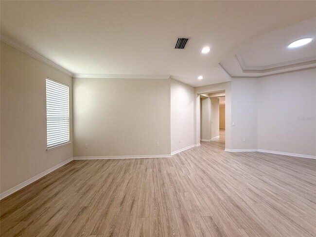 Foto del edificio - 12947 Runswick Ave