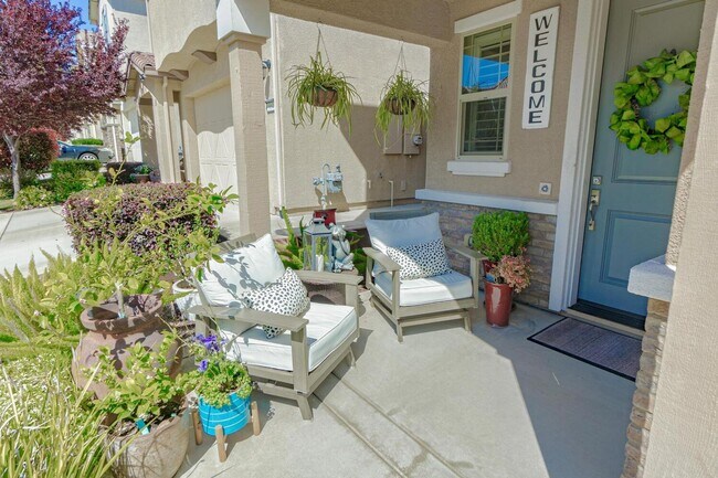 Building Photo - Amazing Folsom Home with SOLAR!