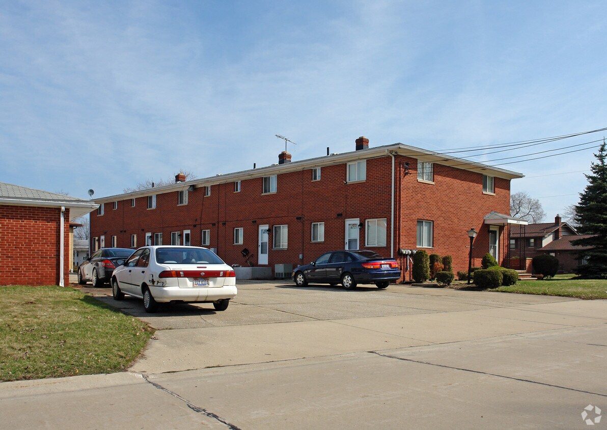 Building Photo - 2829 Chamberlain Rd