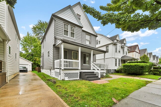 Building Photo - 1423 E 111th St