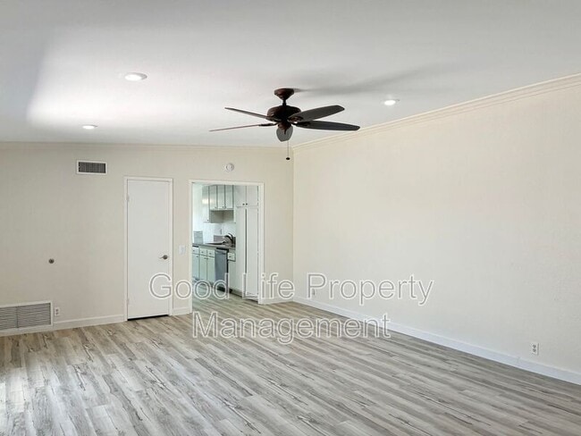 Building Photo - 2552 Granada Cir
