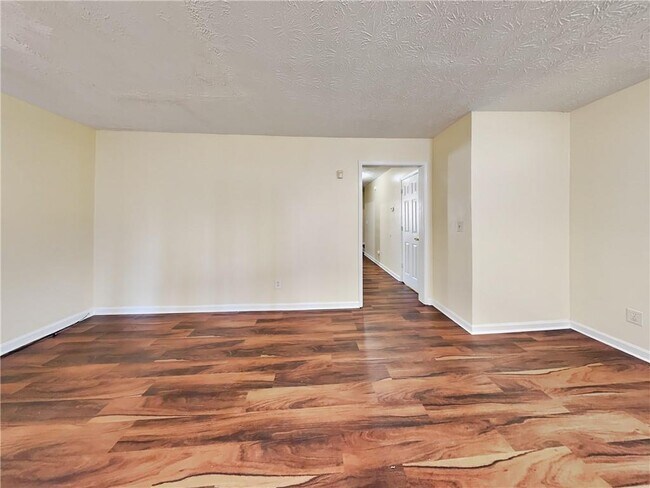 Foto del edificio - 5280 Ridge Forest Dr