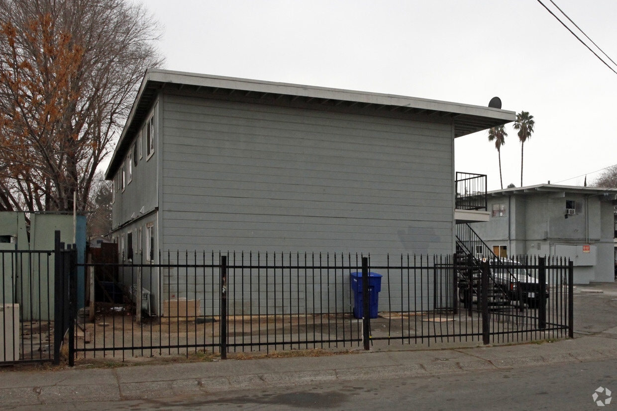 Building Photo - 2570 Traction Ave