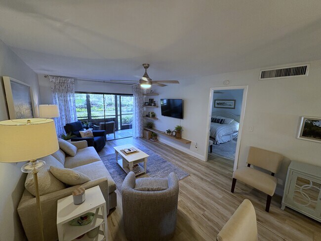 Foto del edificio - 512 W Venice Ave