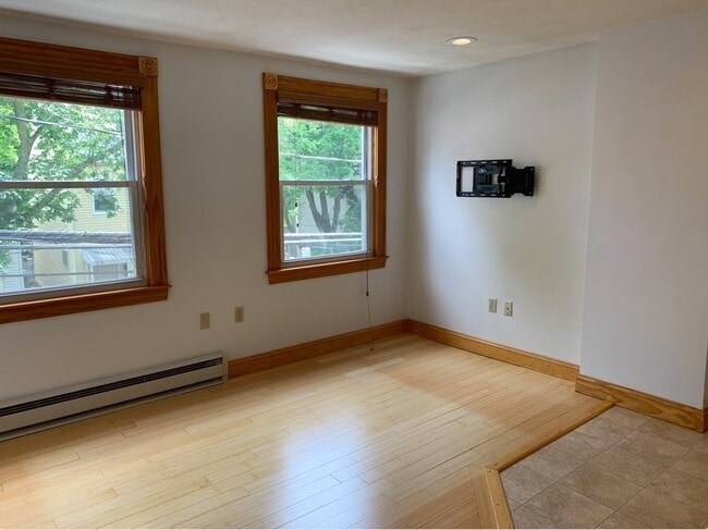 Building Photo - 230 Everett St