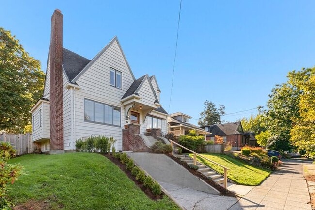 Building Photo - Charming North Admiral Tudor w/ Central AC