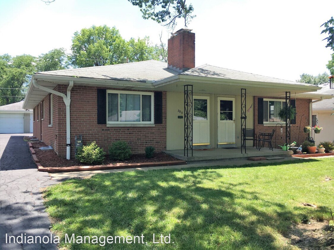 Primary Photo - 703-705 E Schreyer Pl