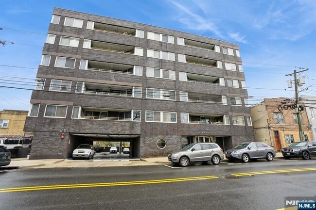 Foto del edificio - 364 Palisade Ave