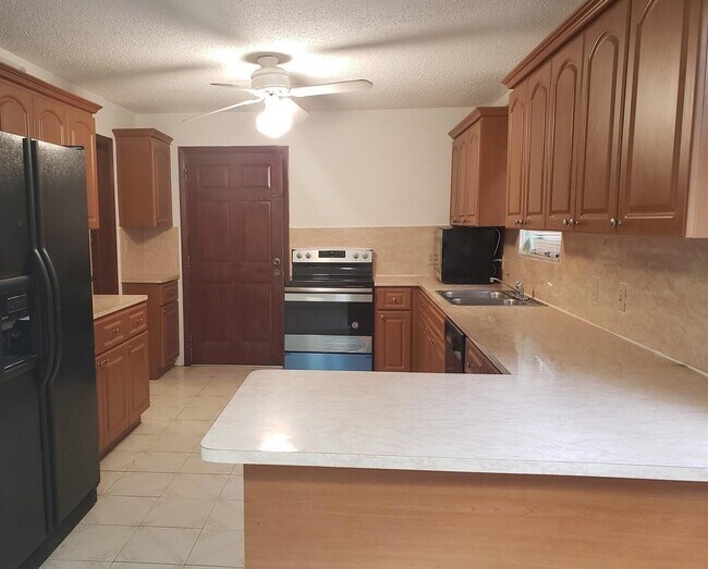 Foto del edificio - 8873 Harding Ave