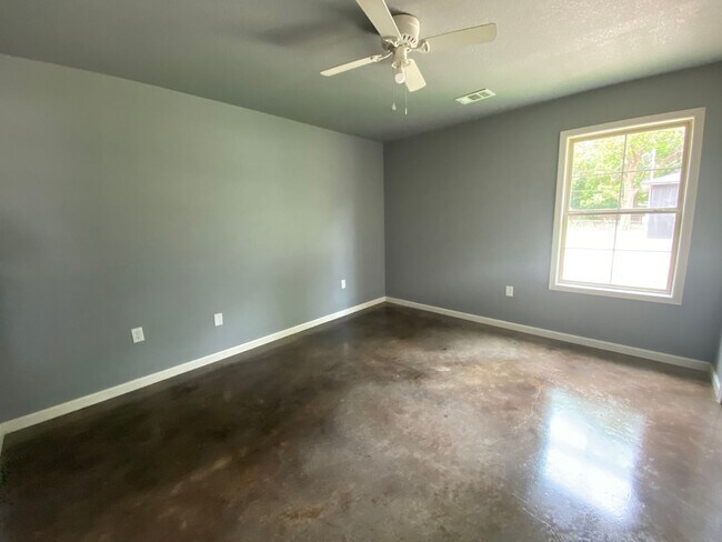 Foto del edificio - 3 bed 1 Bath Trumann, AR