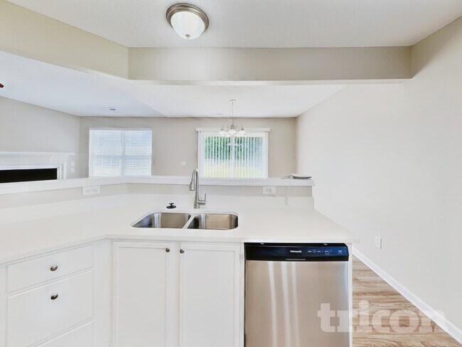 Foto del edificio - 3120 Riverbrooke Dr