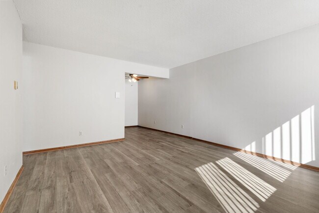 Building Photo - Oak Place Apartments