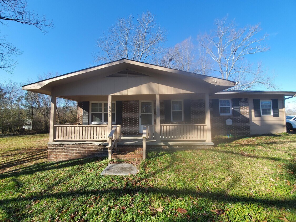 Primary Photo - 1605 Maden Rd SE