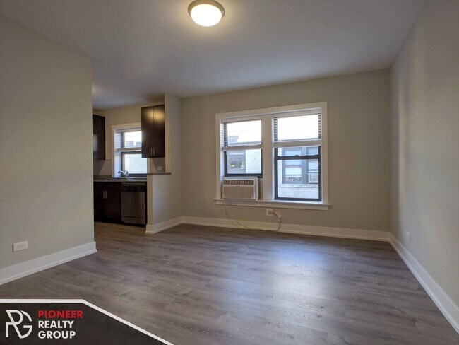 Foto del edificio - 711 W Brompton Ave