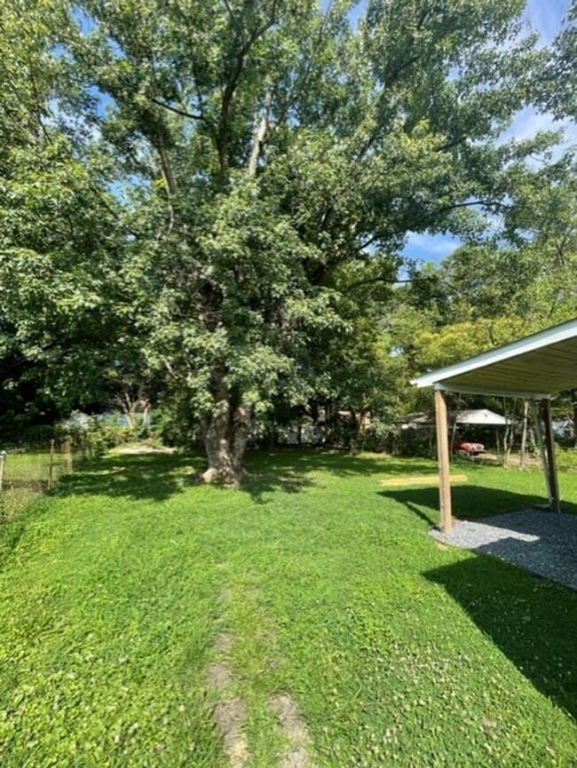 Building Photo - Charming 2 Bedroom Home Near Uptown Charlotte – Available May 15th