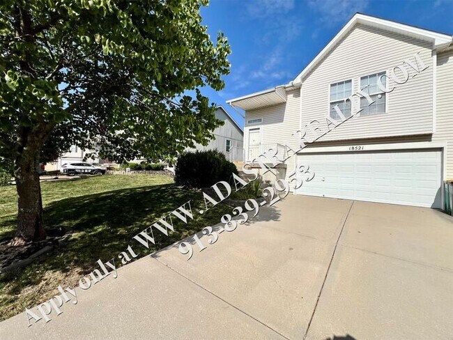 Foto del edificio - Beautiful 4 Bed Townhome in Gardner-Coming...