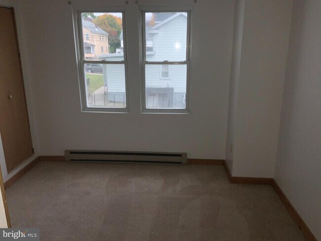 Building Photo - 153 4th St